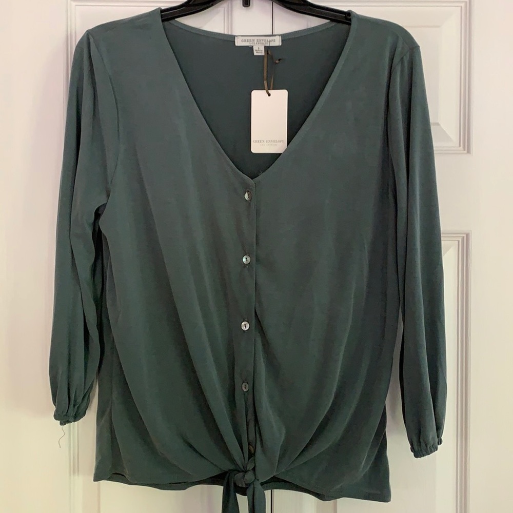 💚NWT green 3/4 sleeve blouse